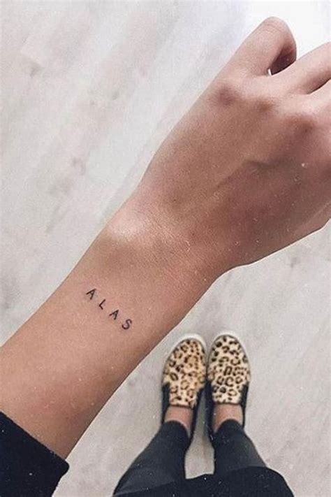 tatuajes de mujer sensual|50 tatuajes para mujer que querrás copiar: pequeños,。